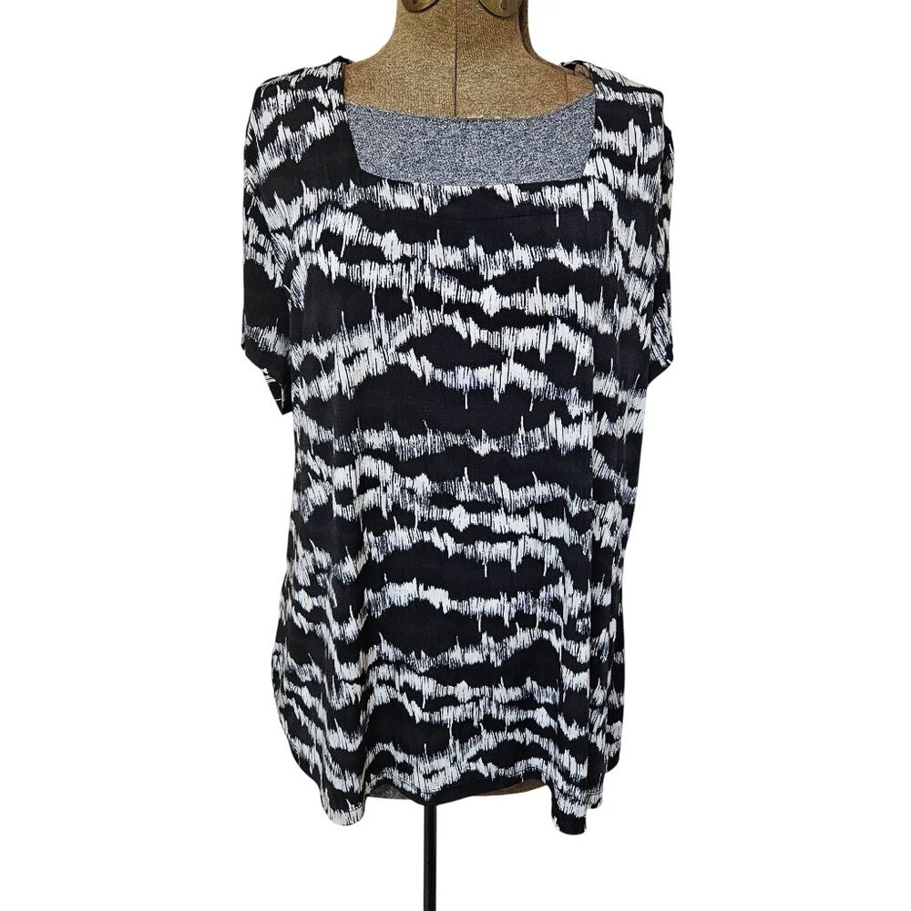 Liz Claiborne Woman 2X Black White Abstract Print Top 2X Short Sleeve Stretch